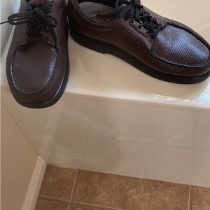 SAS 4 eyelet comfort shoe in excellent condition, burgundy/brown all leather
